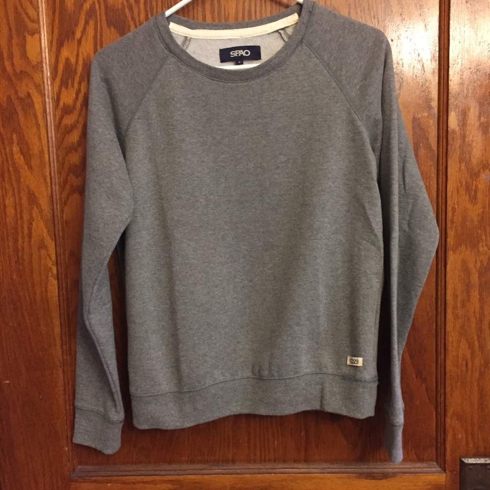 Basic gray crewneck sweatshirt